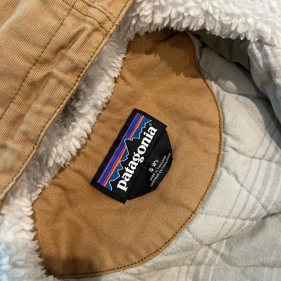 Patagonia women’s tan parka - Picture 4 of 6